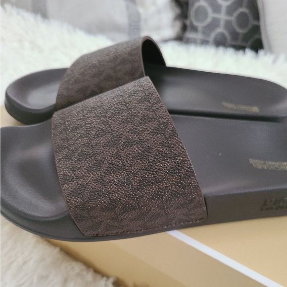 Michael Kors Slidee - Picture 3 of 4